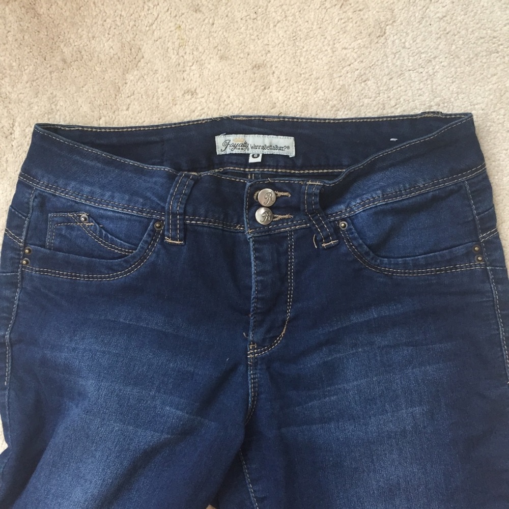 Royalty “Wanna Betta Butt?” cropped jeans